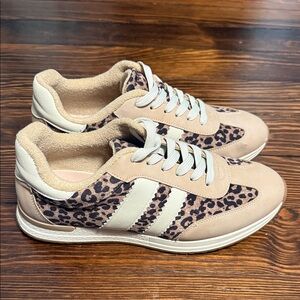 Dolce Vita Tan and Cream Leopard Sneakers